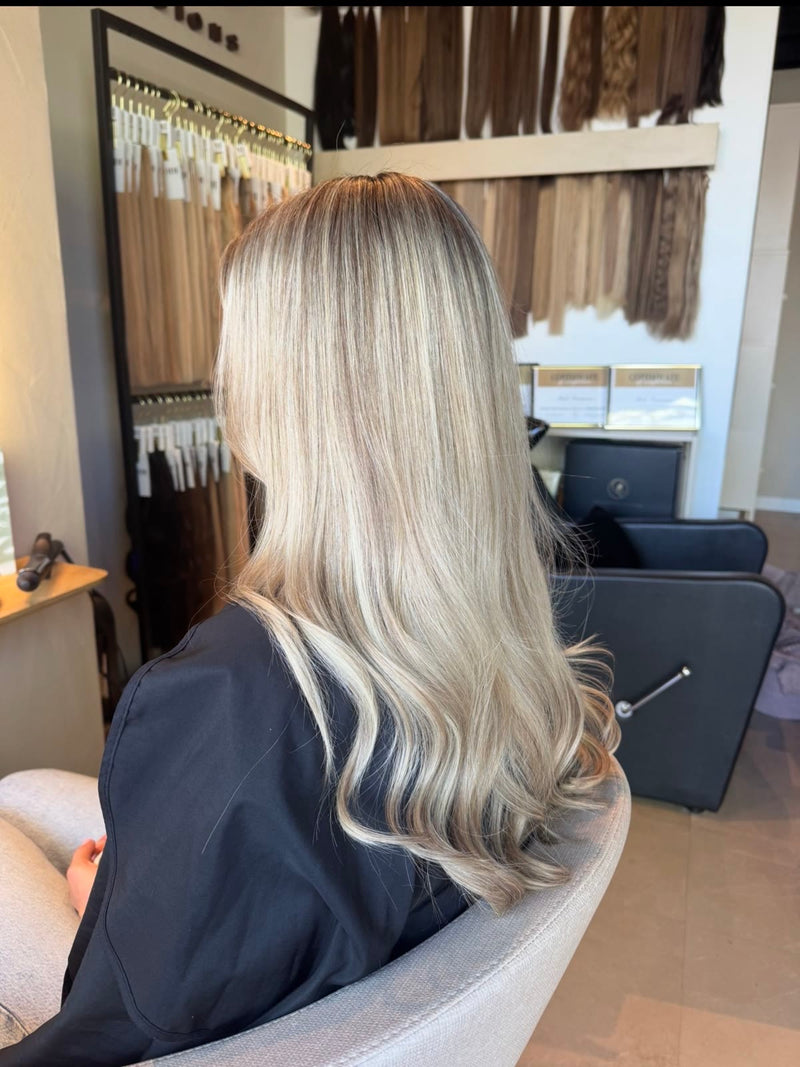 Na: zilverblond met volume en beweging